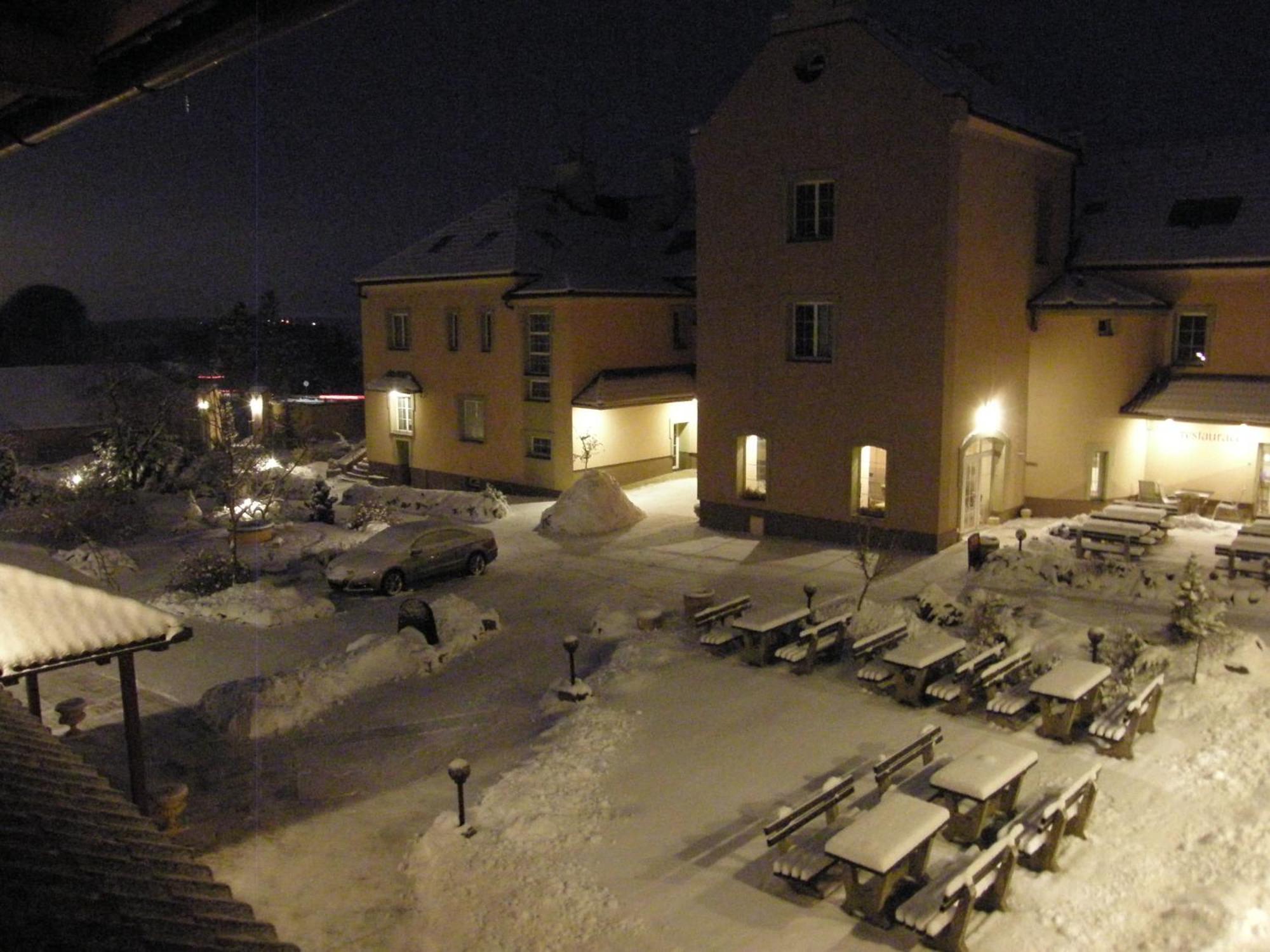 Hotel Allvet Drnovice  Exterior foto